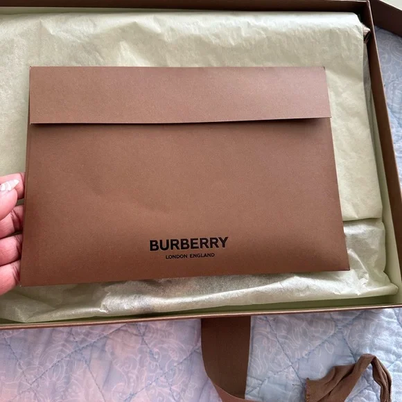 Authentic children’s Burberry Bandana Scarf NWT box - Picture 2 of 11